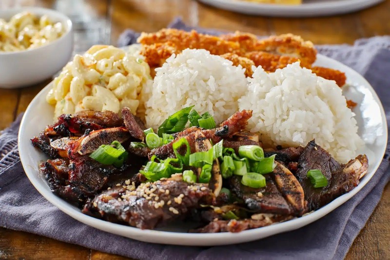 download a plate of food with rice meat and vegetables