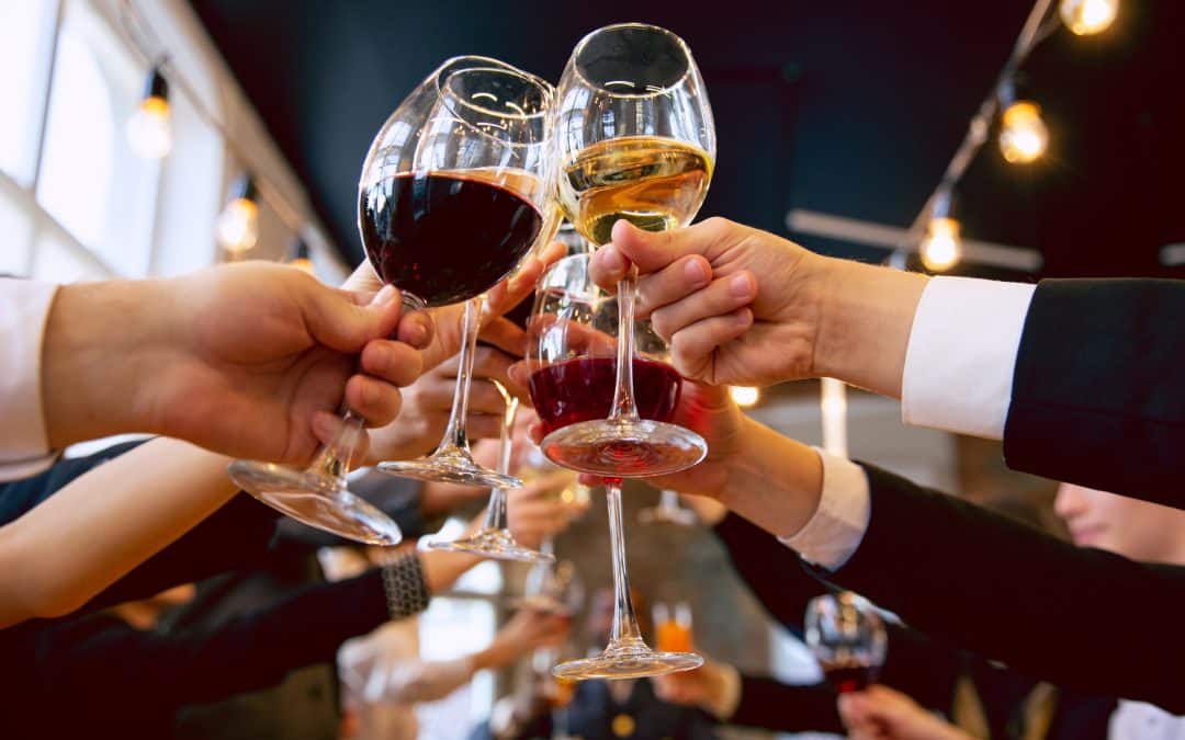 Boat-Charter-for-Corporate-Events-1080×675 a hand holding a glass of wine