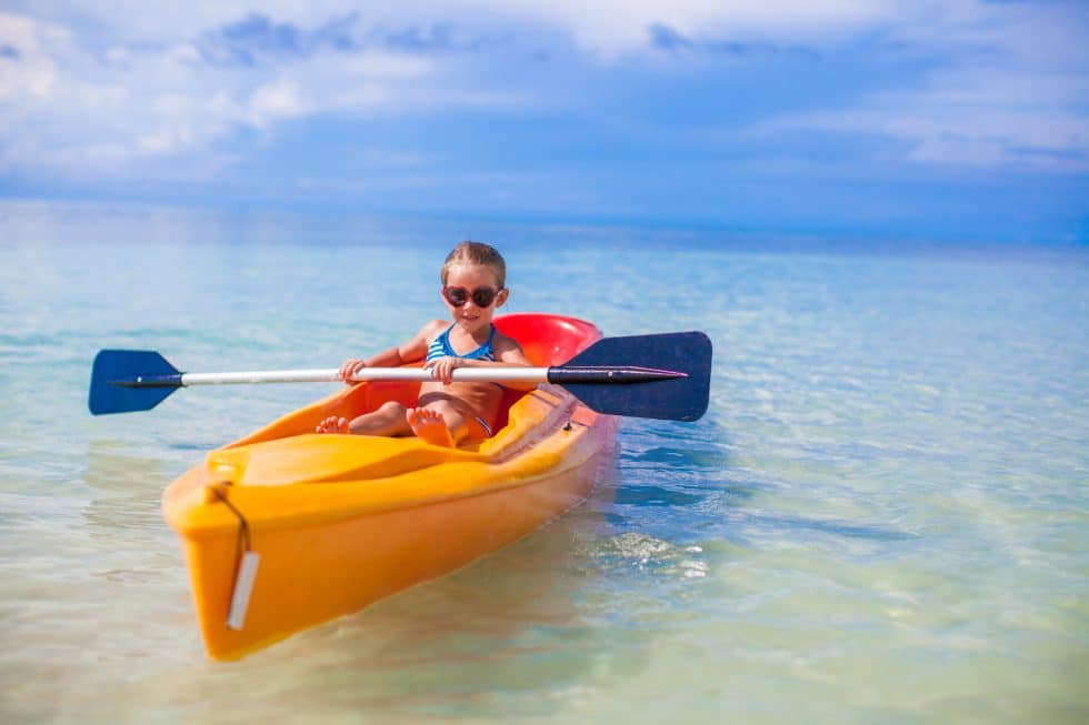 Kayak-rentals-san-diego-mission-bay-980×653 a small boat in a body of water